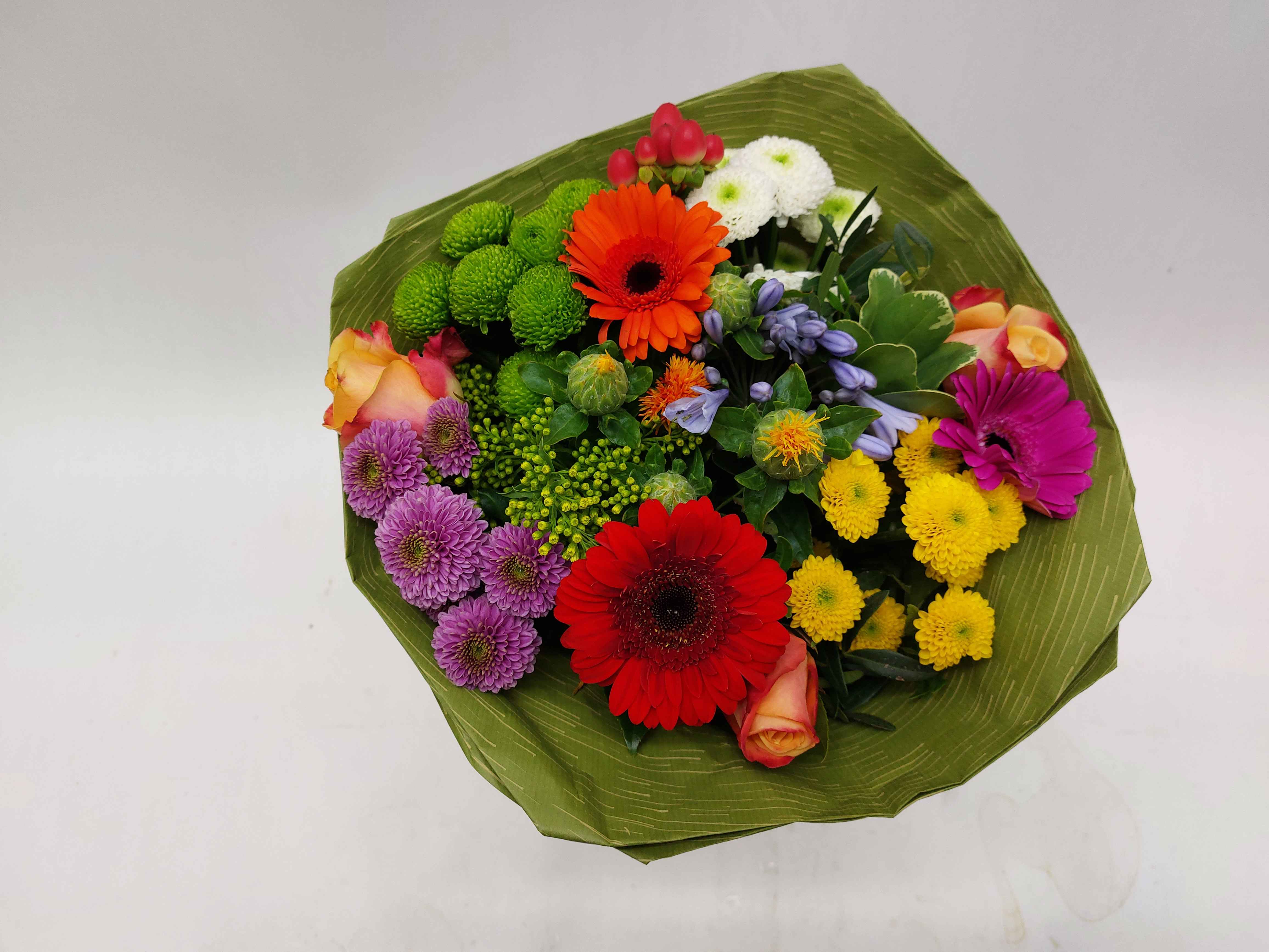 Срезанные цветы оптом Bouquet biedermeier mix от 2шт из Голландии с доставкой по России