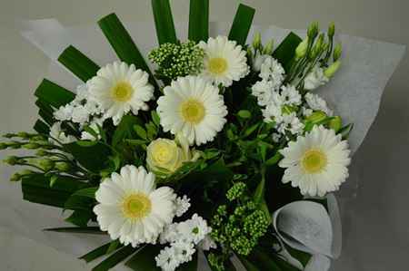 Срезанные цветы оптом Bouquet bm fabric white от 2шт из Голландии с доставкой по России