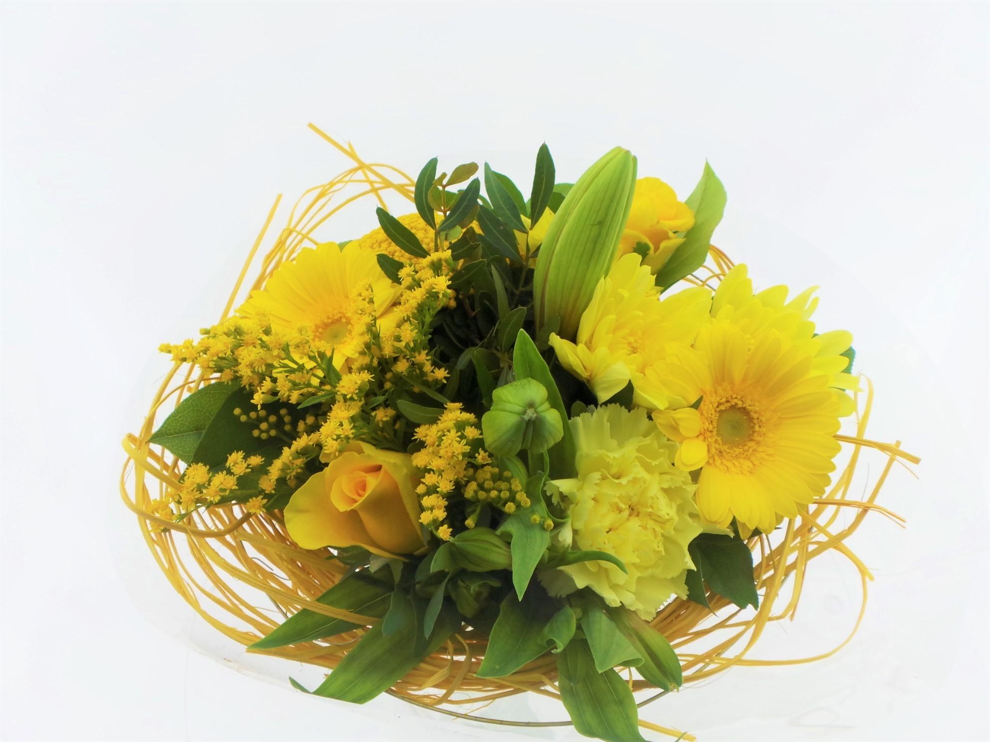 Срезанные цветы оптом Bouquet sisal yellow medium от 1шт из Голландии с доставкой по России