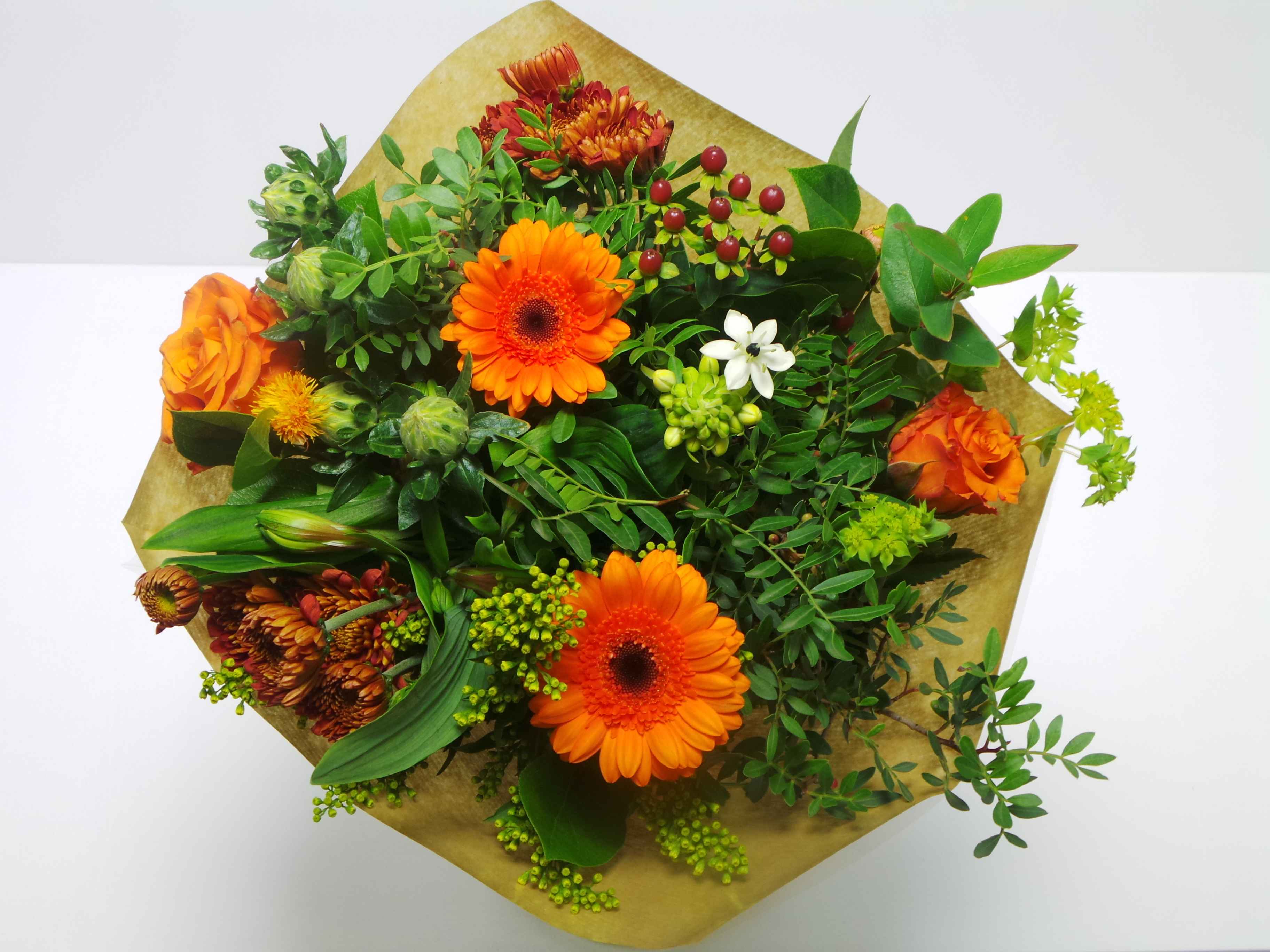 Срезанные цветы оптом Bouquet biedermeier kim large orange от 2шт из Голландии с доставкой по России