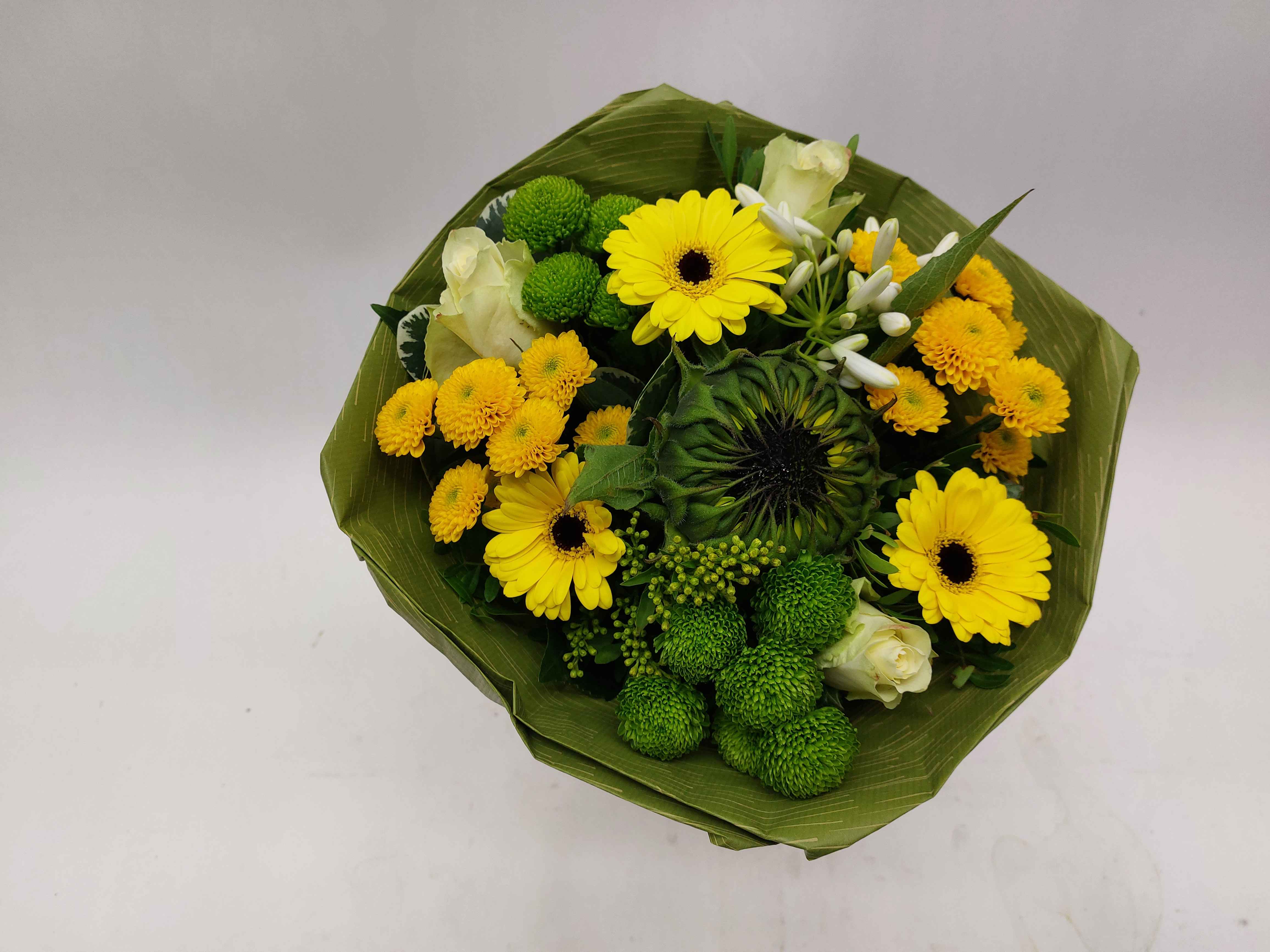 Срезанные цветы оптом Bouquet biedermeier yellow от 2шт из Голландии с доставкой по России