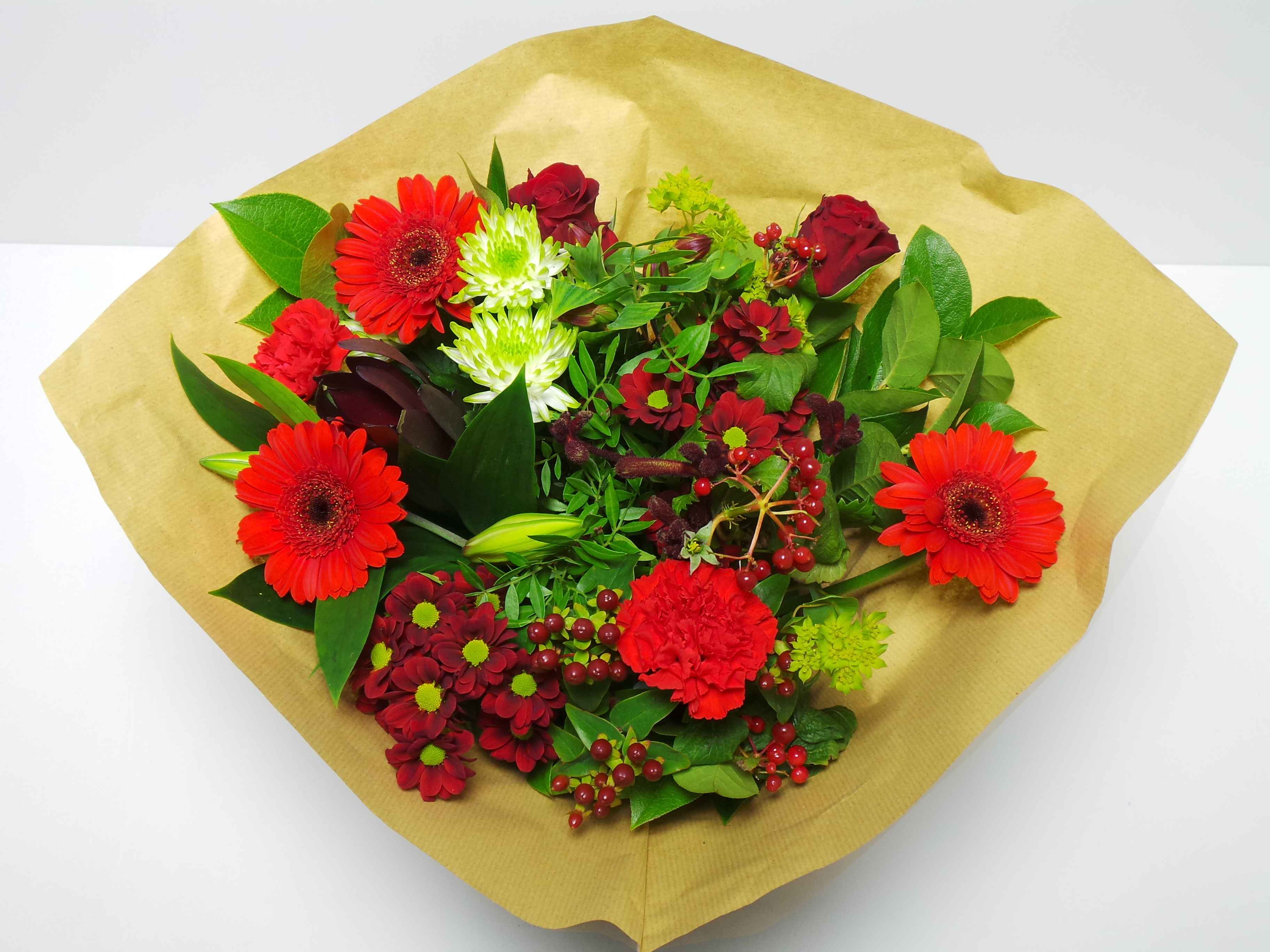 Срезанные цветы оптом Bouquet biedermeier kim x-large red от 1шт из Голландии с доставкой по России
