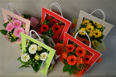 Срезанные цветы оптом Bouquet bag mix от 4шт из Голландии с доставкой по России