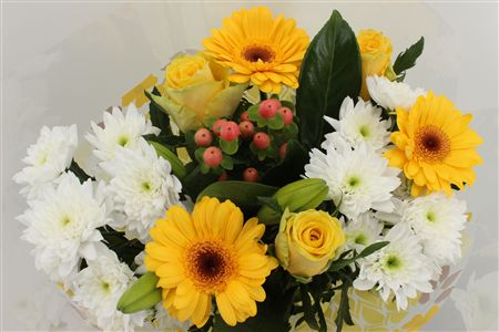 Срезанные цветы оптом Bouquet 3 rosa 3 germini yellow от 5шт из Голландии с доставкой по России
