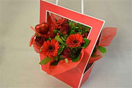 Срезанные цветы оптом Bouquet bag red от 4шт из Голландии с доставкой по России