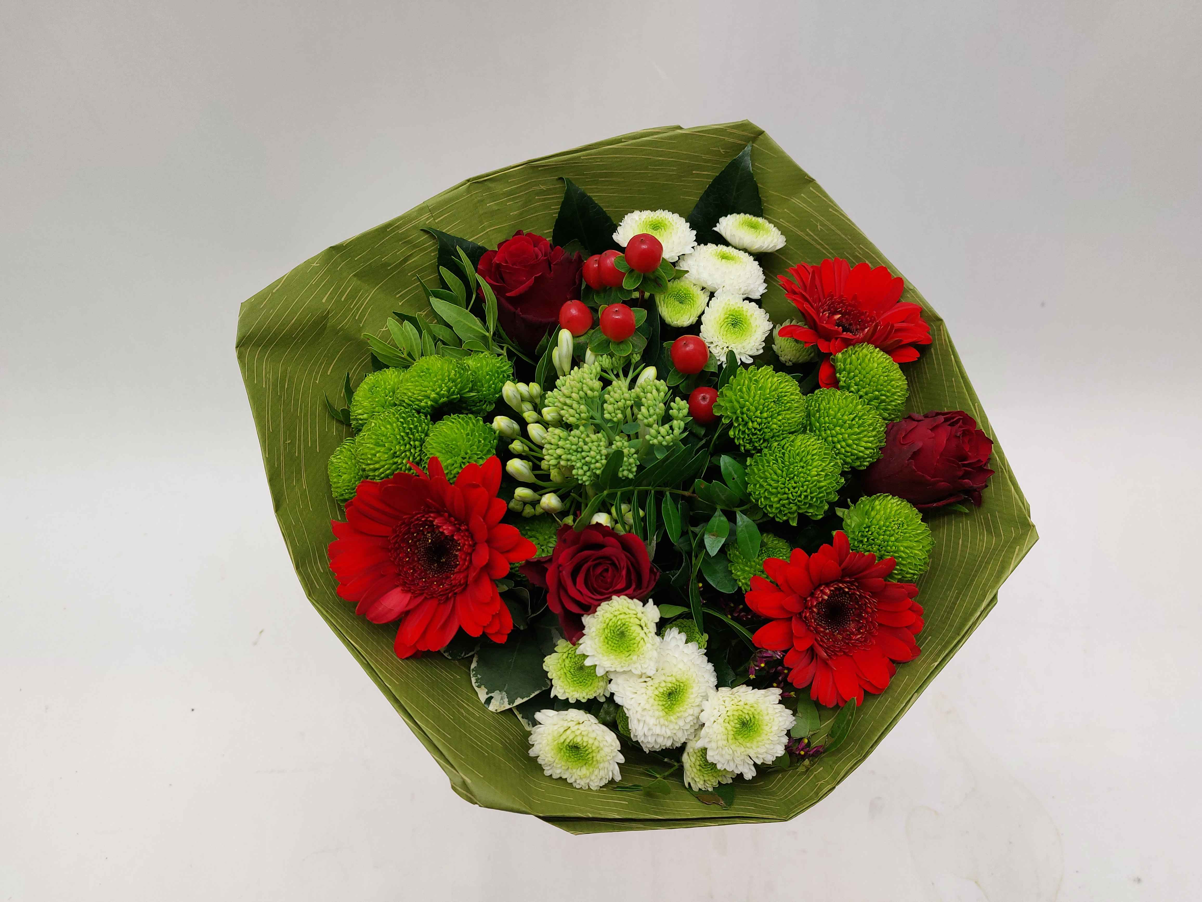 Срезанные цветы оптом Bouquet biedermeier red от 2шт из Голландии с доставкой по России