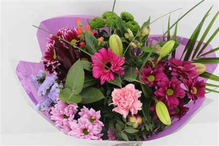 Срезанные цветы оптом Bouquet biedermeier cerise от 5шт из Голландии с доставкой по России
