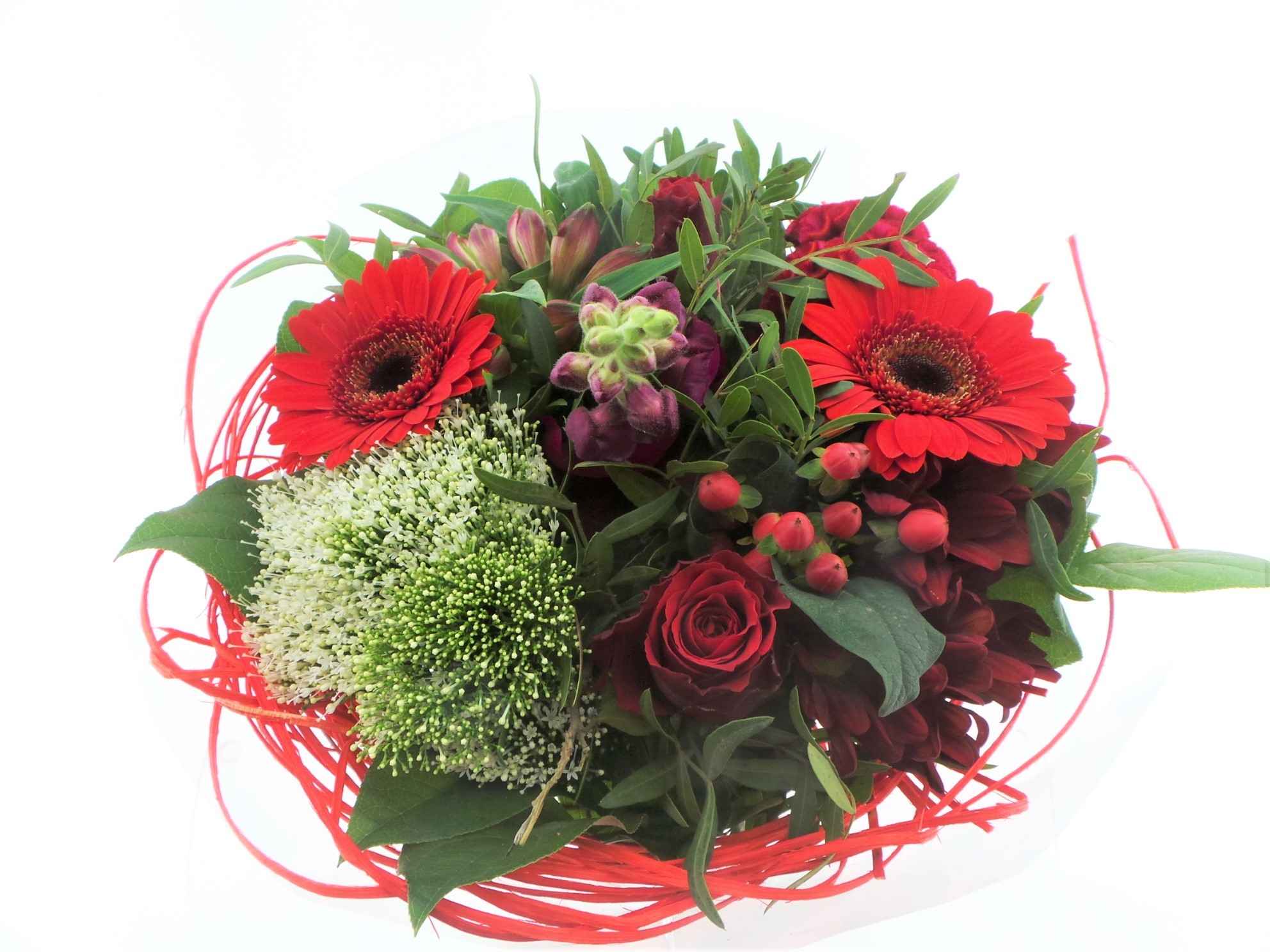 Срезанные цветы оптом Bouquet sisal medium red от 1шт из Голландии с доставкой по России