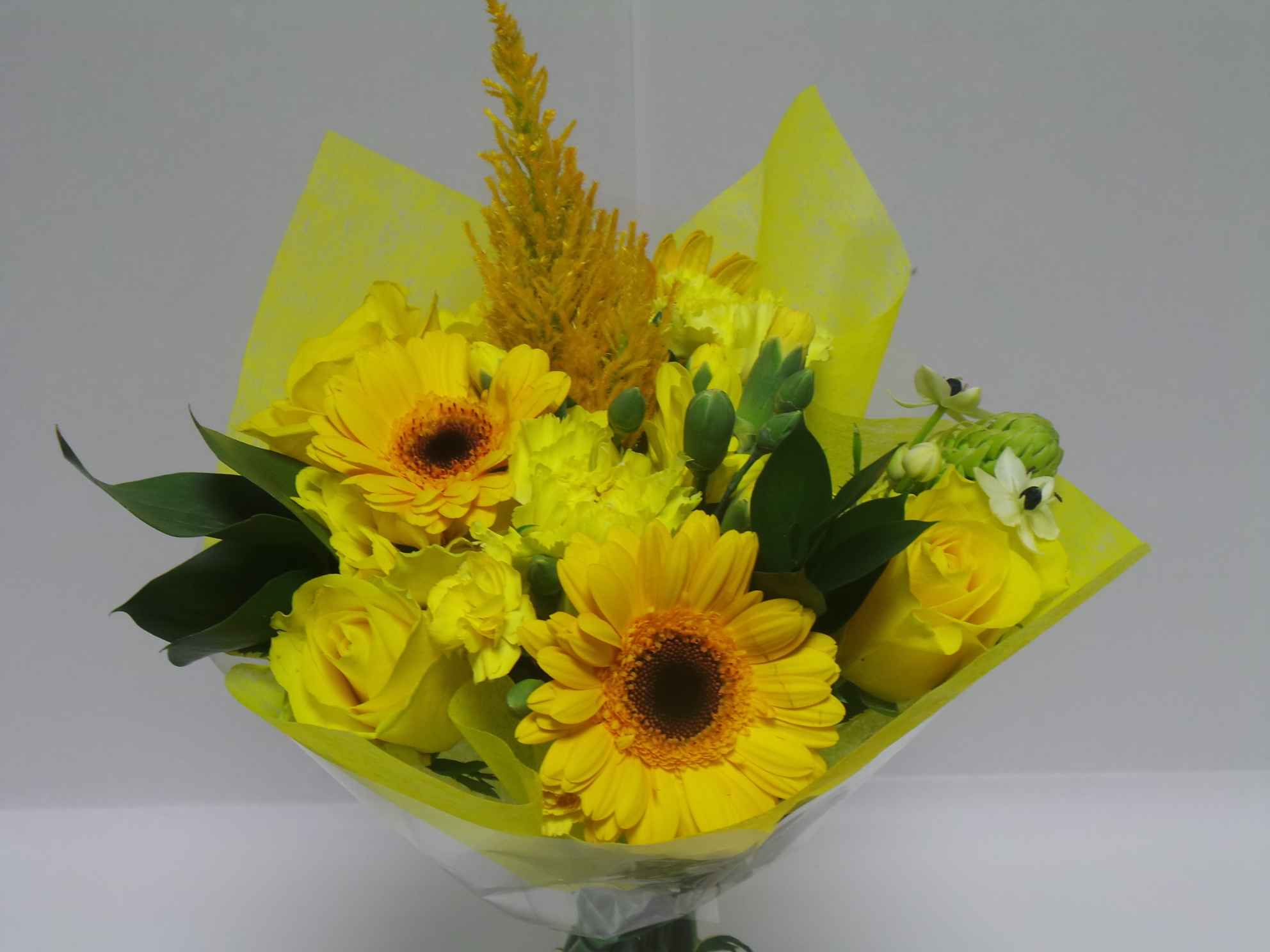 Срезанные цветы оптом Bouquet shorties yellow от 6шт из Голландии с доставкой по России