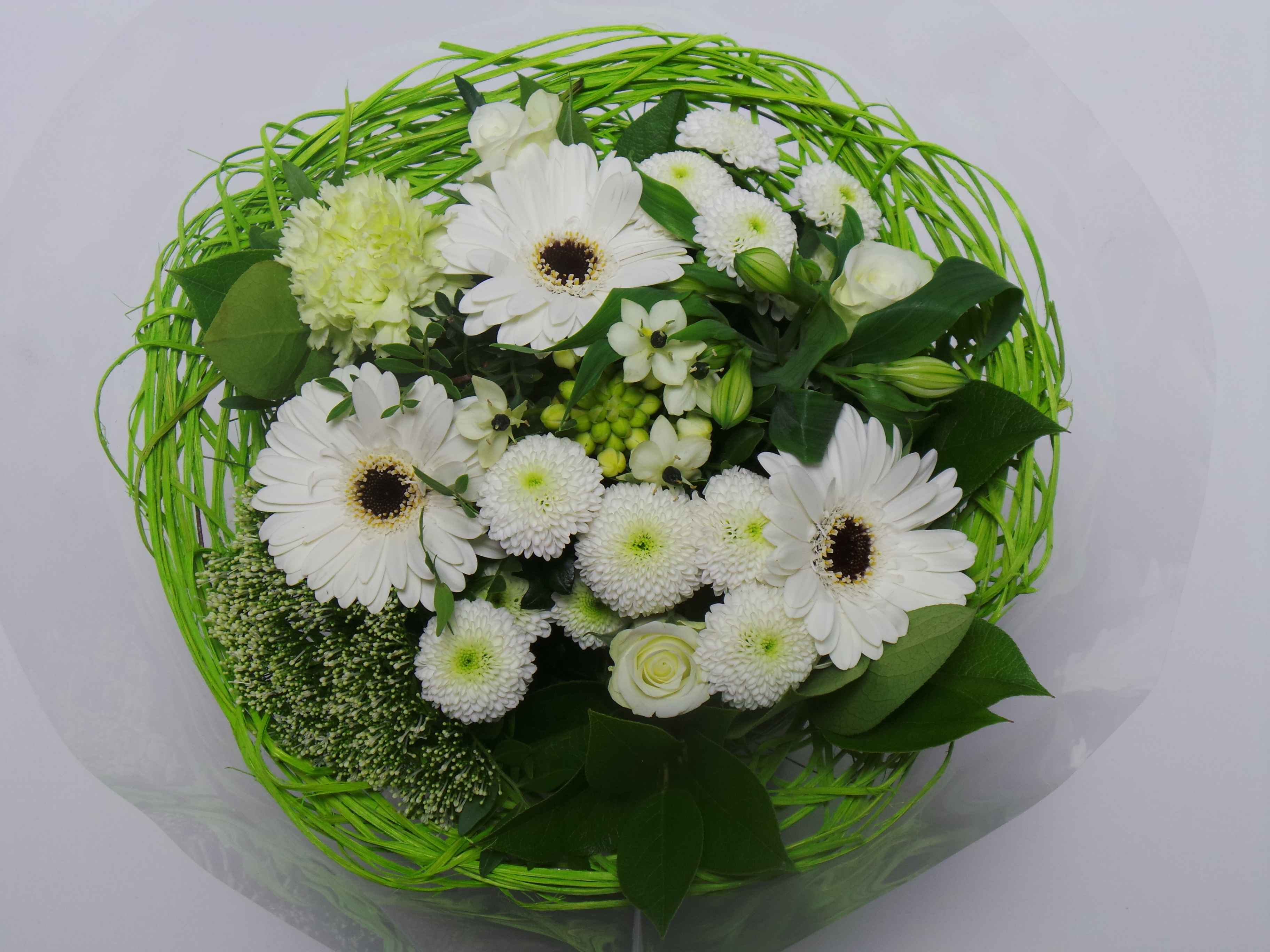 Срезанные цветы оптом Bouquet sisal large white от 1шт из Голландии с доставкой по России