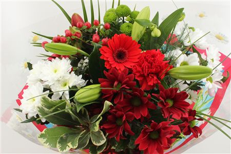 Срезанные цветы оптом Bouquet biedermeier red от 5шт из Голландии с доставкой по России