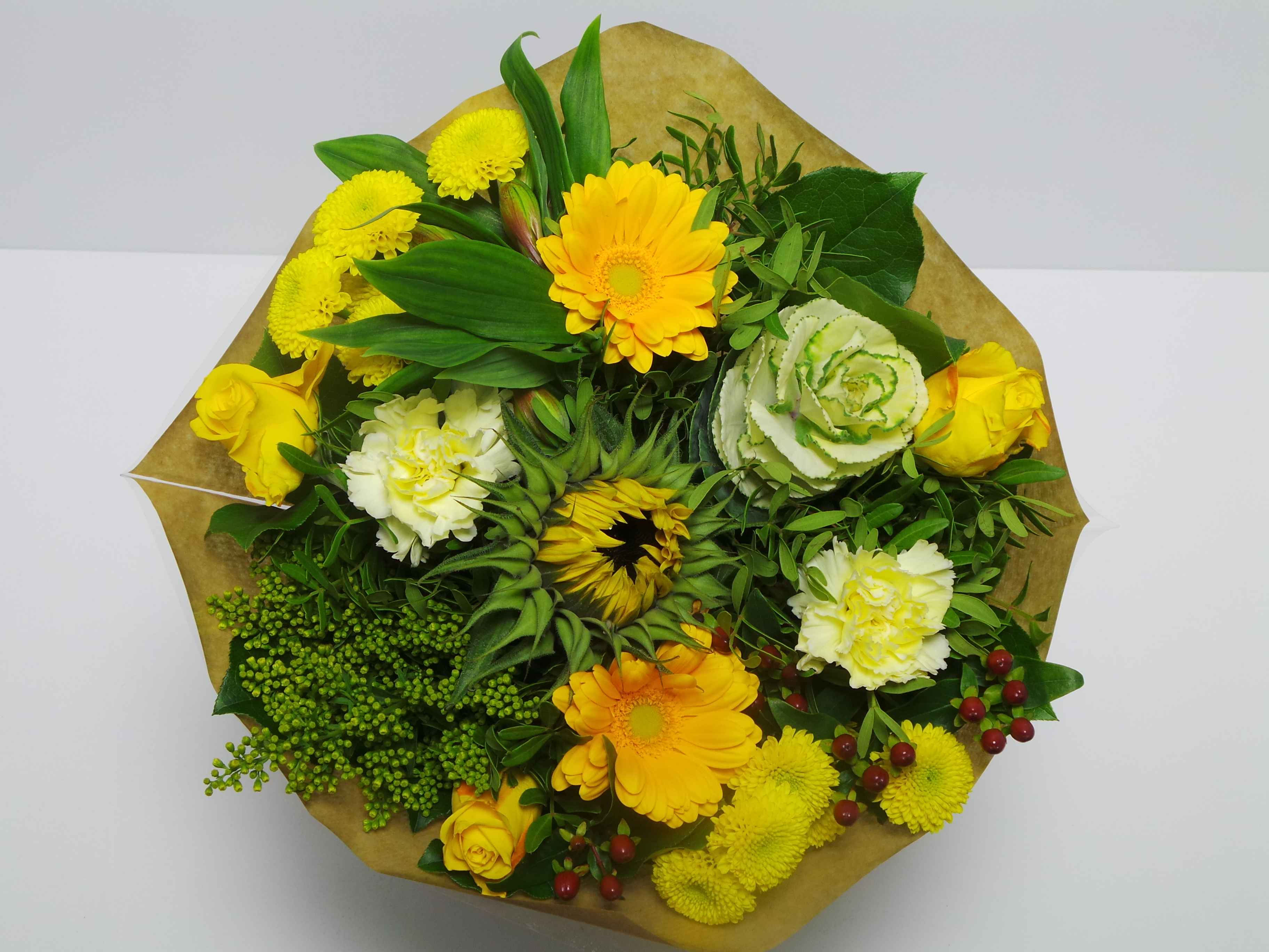 Срезанные цветы оптом Bouquet biedermeier kim large yellow от 2шт из Голландии с доставкой по России