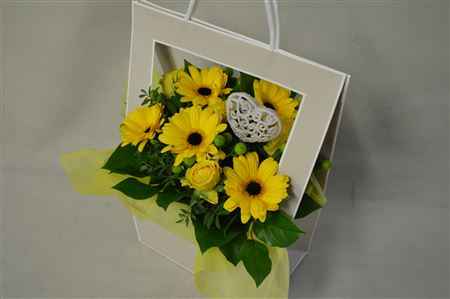 Срезанные цветы оптом Bouquet bag yellow от 4шт из Голландии с доставкой по России